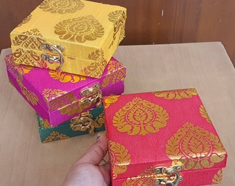 100 Pcs Indian Sweet Boxes, Diwali gifts, Indian Gift Box, Indian Bridesmaid box, Return Gift, Wedding Favor, Marriage Gift, Shagun Box