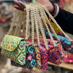 Wholesale wristlets and clutches sale