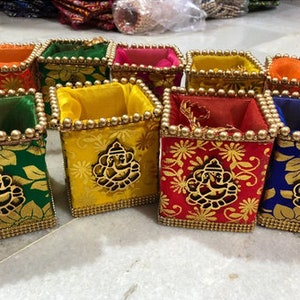 Cajas dulces indias de 10-100 piezas, regalo de boda, caja de regalo india, regalo de dama de honor, regalos de devolución, recuerdo de boda, regalo de matrimonio, caja Shagun imagen 2