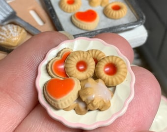 Miniature Cookies/ Miniature Holiday Cookies/ 1:12 Scale Food/ Scale Food/ Dollhouse Accessories/ Dollshouse Accessories/ Modern Miniatures