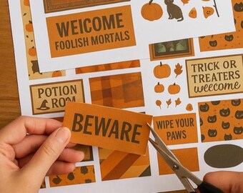 Gemütliches Halloween Miniatur druckbares Set - 3 Seiten von 1:12 Maßstab Puppenhaus Dekor, Vintage Herbst Schilder, Teppiche, Girlanden, Tapete DRUCKBARE Datei