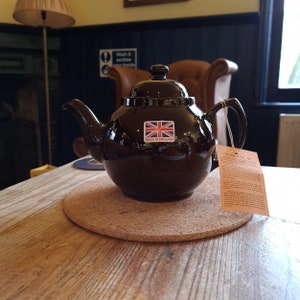 Brown Betty 6 Cup Tea Pot | Accessories | Made in England