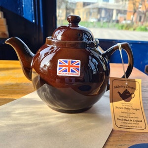 Brown Betty 4 Cup Tea Pot | Accessories | Made in England