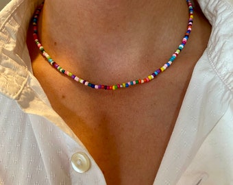 Kleurrijke parelketting, kleurrijke parelchoker, liefdevol handgemaakte parelketting, kleurrijke halsketting, discreet