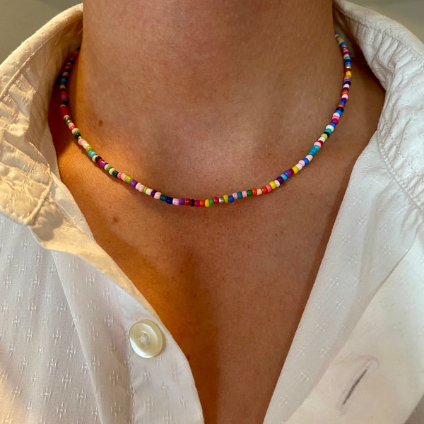 Kleurrijke parelketting, kleurrijke parelchoker, liefdevol handgemaakte parelketting, kleurrijke halsketting, discreet