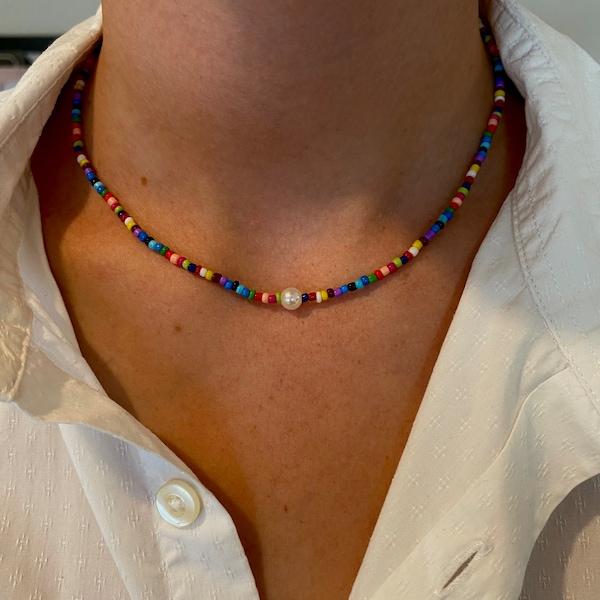 Collar de cuentas de colores, gargantilla de cuentas de colores, hecha a mano con amor.