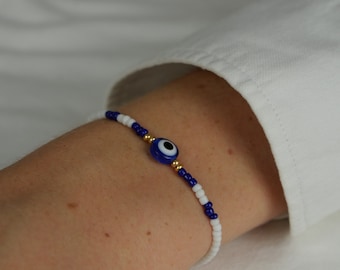 Evil Eye blau weiß goldenes Perlenarmband ~ Blaues Böses Auge ~ handmade with love