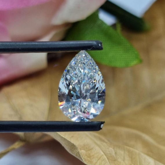 ペアシェイプラボグロウンダイヤモンド1.00ct E-VS1