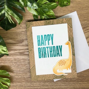 Carte d'anniversaire faite main avec un dinosaure orange
