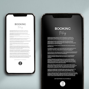 Op de afbeelding: Twee zwart-witte telefoonmockups die een boekingsbeleid weergeven met de tekst "Booking Policy" in een wit sans-serif lettertype. De tekst bevat informatie over niet-restitueerbare aanbetalingen, late annuleringen en andere boekingsdetails. Onderaan het beleid staat de tekst "@YOURSOCIALHANDLE" en "YOUR LOGO HERE".