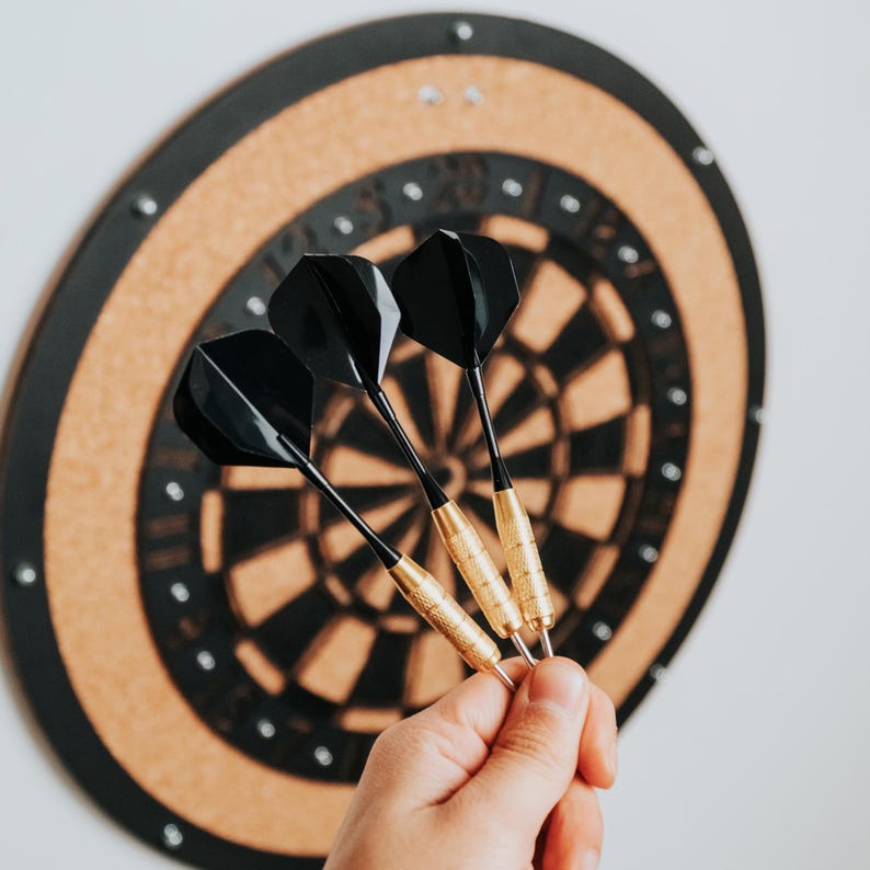 Dartbordmuurkunstspel: handgemaakt binnendecor voor gameroom afbeelding 9
