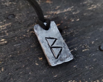 Runen Berkano, gesmede hanger ijzeren amulet, handgemaakte talisman, runen-amulethanger