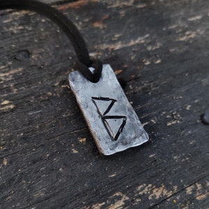Runen Berkano, geschmiedeter Anhänger Eisen Amulett, handgefertigter Talisman, Runen Amulett Anhänger