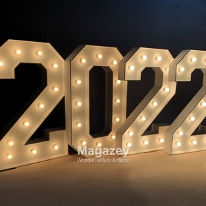 3 Ft, 4 Ft Leuchtzahlen, riesige Ereigniszahlen, Neujahrszahlen, große beleuchtete Zahl, Zahlenlichtdekor, Weihnachtsfeier Hintergrund