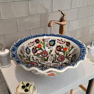 Lavabo de baño remodelado, borde curvo, lavabo de encimera pintado a mano, lavabo de cerámica hecho a mano, lavabo mediterráneo, inspiración para el baño