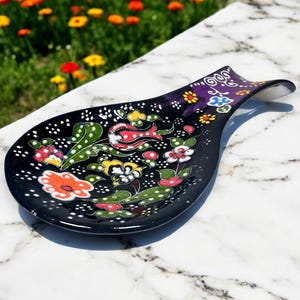 Embossed Ceramic Spoon Rest for Kitchen Counter, Flower Spoon Holder for Stovetop, Tea Bag Holder, Utensil Home Gift, Cooking Gift, Engraved