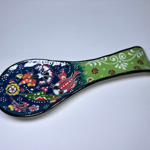 Embossed Ceramic Spoon Rest for Kitchen Counter, Blue Spoon Holder for Stovetop, Tea Bag Holder, Utensil Home Gift, Cooking Gift, Engraved