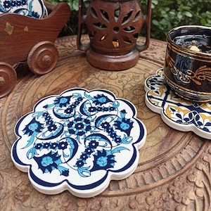Sottobicchieri assorbenti in ceramica, regalo di Natale per gli amici, bellissimi sottobicchieri con supporto, set di 4 sottobicchieri in ceramica turca, sottobicchieri per tazze da caffè