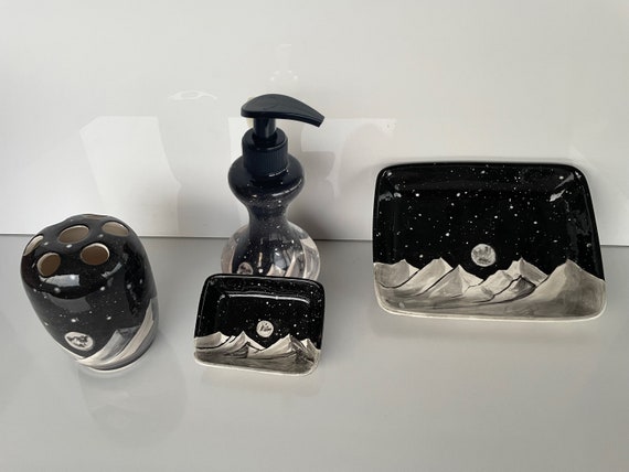 portasapone liquido e porta spazzolini Set 4 pezzi bagno lavabo in ceramica Porta sapone liquido Porta spazzolino  Bicchiere portaoggetti Vassoio accessori e oggetti