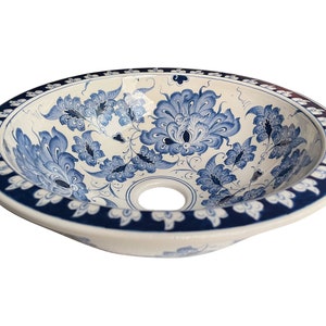 Ceramic Bleu Blanc Round Sink, Bathroom Embossed Vessel Sink, Countertop Wash Basin, Bowl Sink Lavatory, Bathroom Remodel, Glossy Wash Bowl