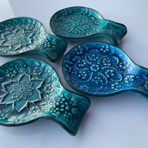 Pottery Teal Spoon Rest, Authentic Turquoise Spatula Rest, Embossed Blue Ceramic Ladle Rest, Spoon Holder Kitchen Countertop, Foodie Gift