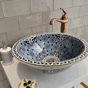 Cat water pet bowl in sink pattern, dog food bowl