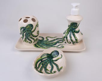 Juego de accesorios de baño con diseño de pulpo verde: dispensador de jabón líquido, soporte para cepillo de dientes, jabonera, dispensador de loción y regalo para el baño.