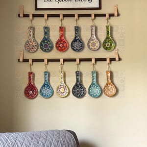 Descanso de colher de cerâmica em 14 cores, peça artesanal, descanso para concha, decoração de cozinha, suporte para colher de cozinha, descanso para garfo e pinça, presente de Natal para esposa. imagem 4