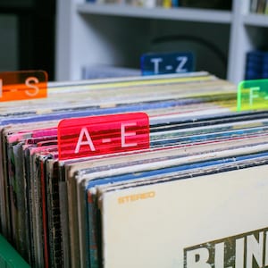 Divisórias para discos de vinil com aba larga | Organizadores de LPs em ordem alfabética da Crate Digging