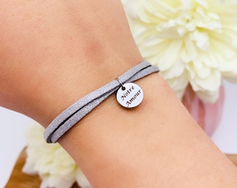 Bracelet souvenir cordon en suédine gris pailleté et médaillon au choix