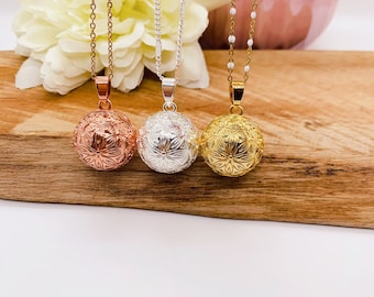 Pregnancy bola of your choice engraved with flower motifs