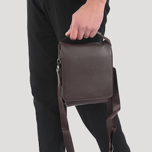 Sac à bandoulière personnalisé pour homme - Sac à bandoulière en cuir végétalien avec bandoulière réglable - Cadeau pour lui