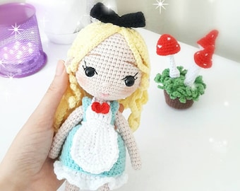 Alice nel Paese delle Meraviglie Bambola Amigurumi, Giocattolo Disney, Bambola all'uncinetto, Ragazza Amigurumi, Giocattolo tradizionale per bambini, Bambola morbida fatta a mano, Oggettistica per la casa