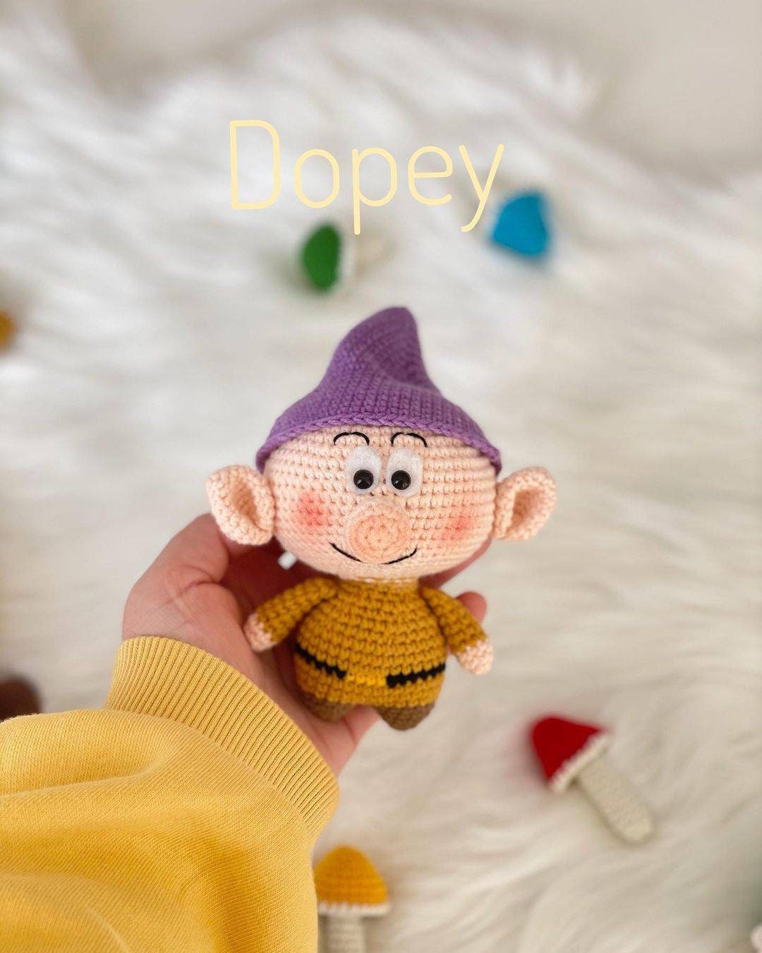 あみぐるみ 七人の小人キャラクター人形、かぎ針編みと編み物の人形