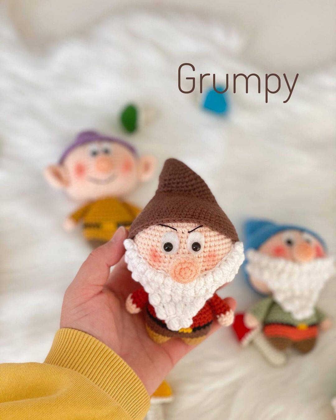 あみぐるみ 七人の小人キャラクター人形、かぎ針編みと編み物の人形