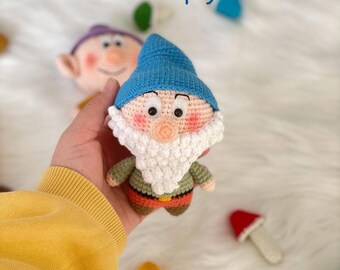 あみぐるみ 七人の小人キャラクター人形、かぎ針編みと編み物の人形