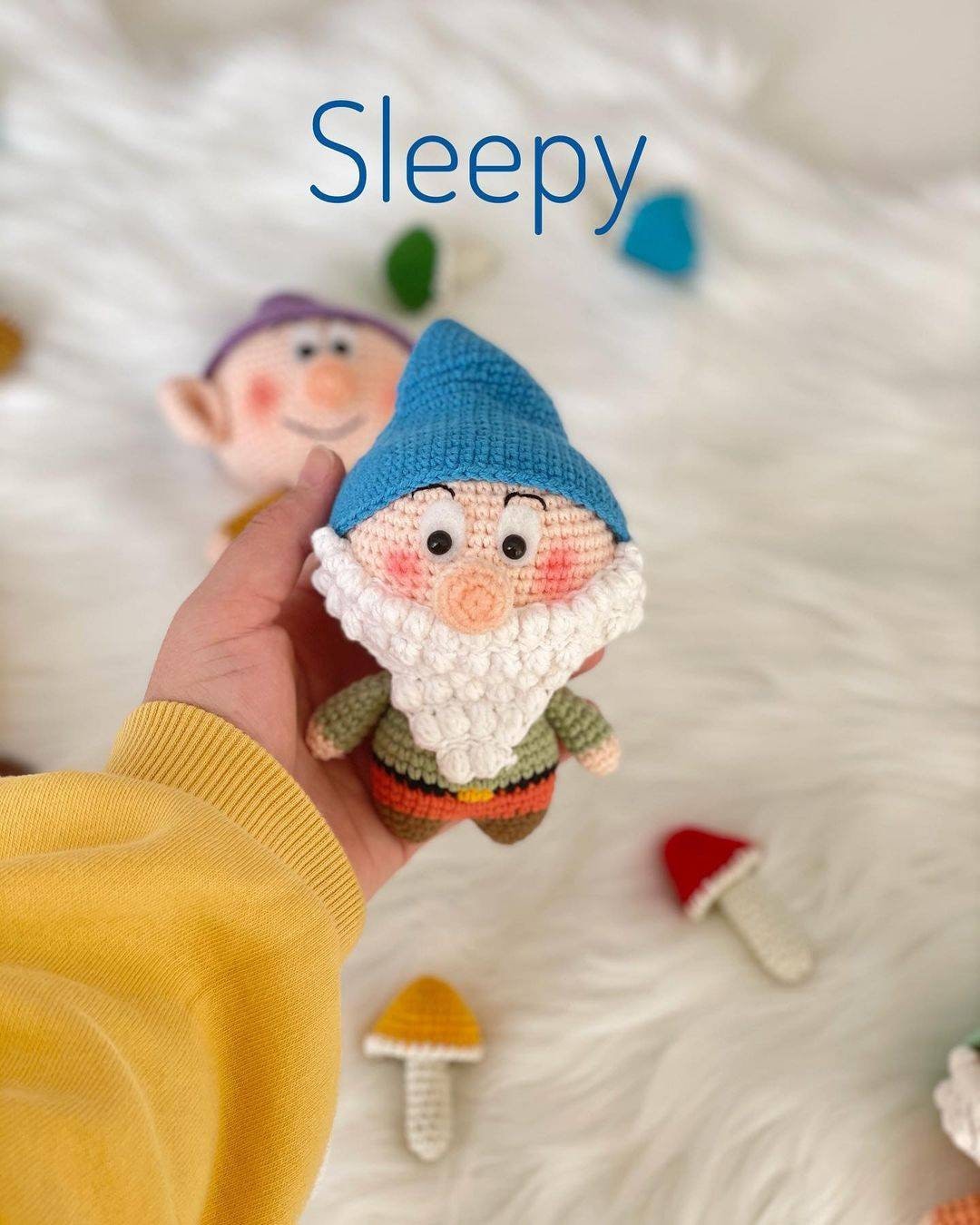 あみぐるみ 七人の小人キャラクター人形、かぎ針編みと編み物の人形