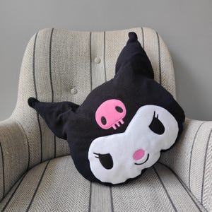 Peluche de Anime Kuromi, decoración kawaii, dibujos animados japoneses, adorable para amantes del anime, regalo para niños, regalo de cumpleaños, muñeca de tela polar suave.