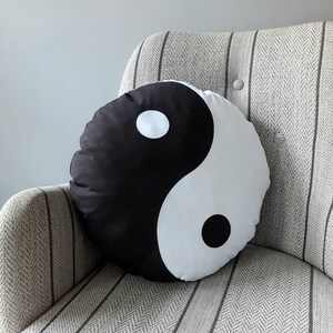 Yin Yang Pillow,Circle Black and white Cushion,Chinese Symbol,Art Decor Pillow,Soft Stuffed Fabric,For Cars Original Gift İdea,Gift Pillow