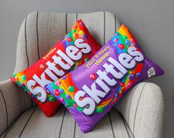 オリジナル スキットルズ ピロー：レインボーデコレーションを味わう 