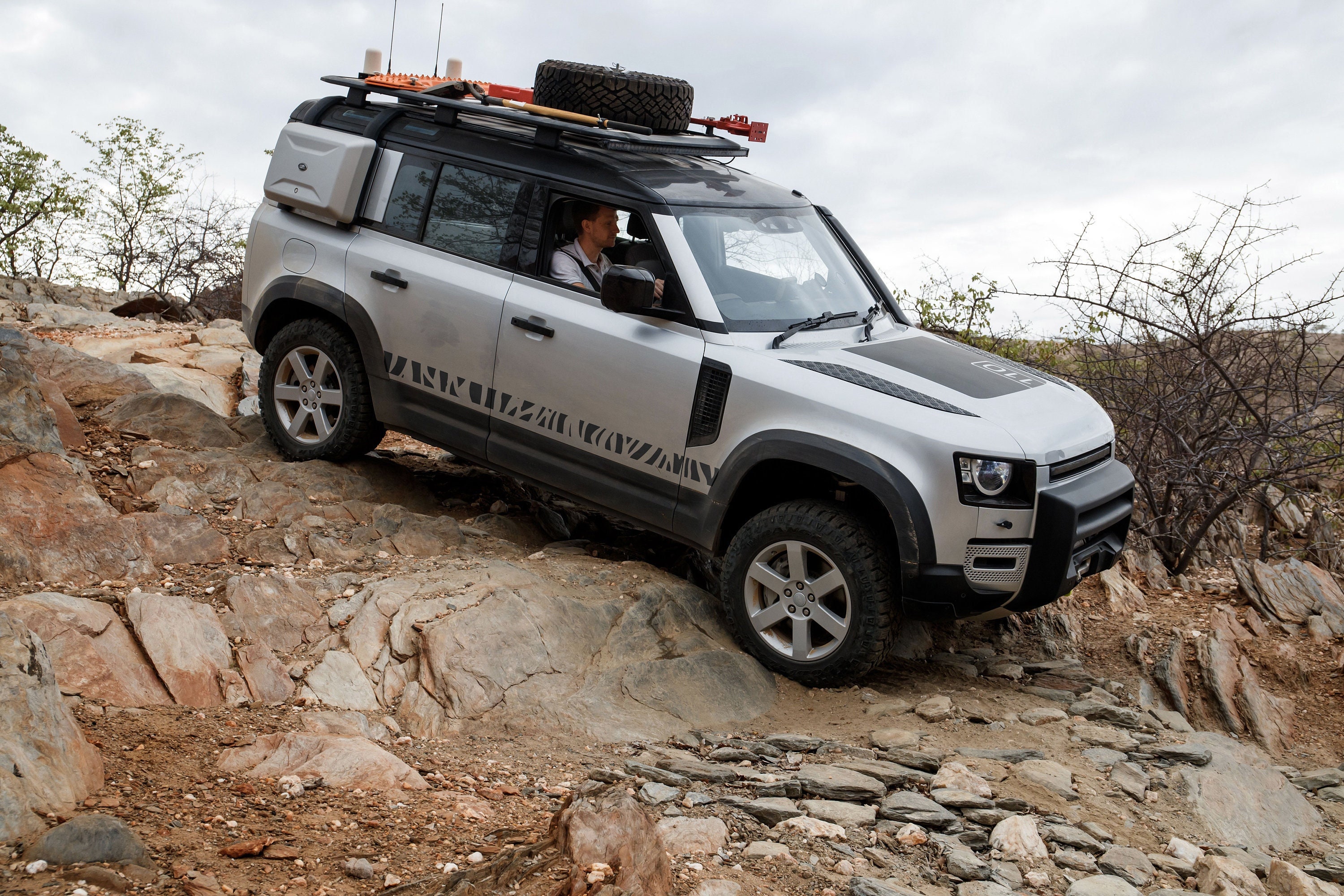 Motorhaube Aufkleber für Landrover DEFENDER Schwarzer, matter,  entspiegelter Motorhaubenaufkleber für den LR L663 Entdecker Pack 90, 110  oder 130 - .de