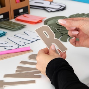 Mini striscione per feste a colori personalizzati, decorazione personalizzata per bambini, decorazione per sala giochi per bambini, cartello bicolore con nome e messaggio, ghirlanda per addio al nubilato