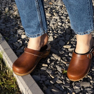 Swedish Wooden Clogs / Natural and Eco Handmade Shoes / Moccasins for Woman / Mules of Leather / Brown / High Heel / Summer Clog Trend Tree