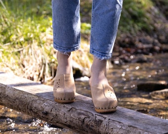 Luxurious Beige Suede Wooden Heeled Clogs for Comfortable Daily Footwear Supporting Flat Feet Correction
