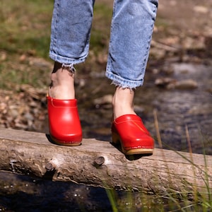 Handcrafted Red Swedish Clogs: Natural Leather, Anti-Slip, Sizes EU 33-47, Light Brown Finish, 5cm Heel - Comfort and Style Combined