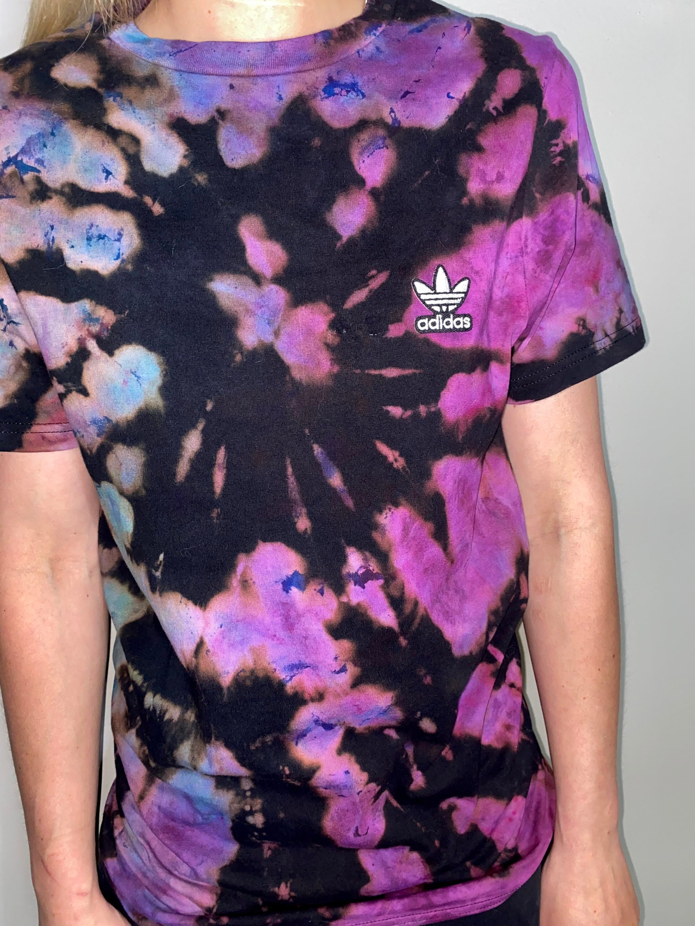 Pequeña réplica adidas camiseta tiedye Etsy