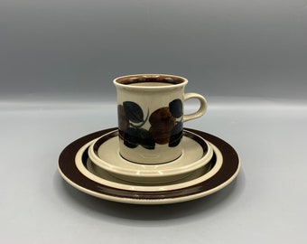 Arabia ‘Ruija’ Trio Set - Coffee Cup,  Saucer and Dessert Plate by Raija Uosikkinen and Ulla Procopé, Finland 1975 - 1981
