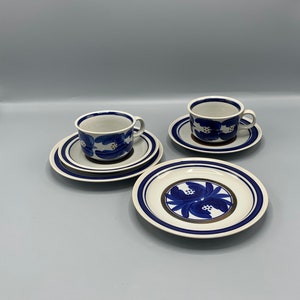 A pair (2) of ‘Hiline’ Blå Almue trio sets - tea cup, saucer and dessert plate, by Yamato, Denmark, 1970’s