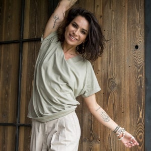 Sage Green Ribbed V‑Neck Tee – Oversized Cotton Summer T‑Shirt – Capsule Wardrobe Essential – Slow Fashion Women’s Top