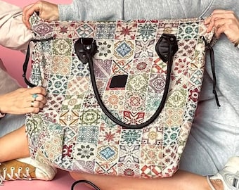 New in: Large weekender bag on the shoulder with Spanish tiles motive | Big tote bag with zipper and inside pockets | Multicolor bag